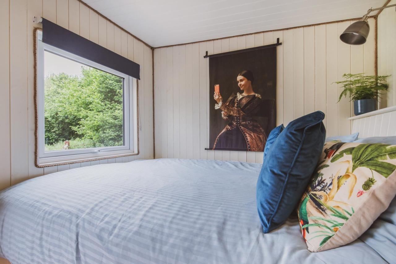 Hidden Wood Glamping And The Hideaway Cabin Warminster Ngoại thất bức ảnh